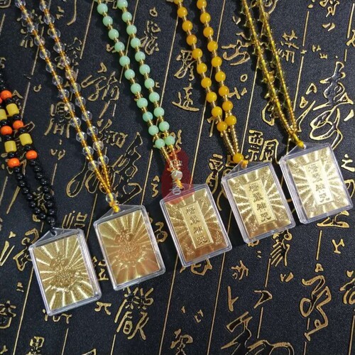 Lengyan Mantra Pendant Gold Foil Amulet Six-Character Mantra Necklace for Men and Women, Combined with Multiple Mantras, Gau Box, Scripture Necklace