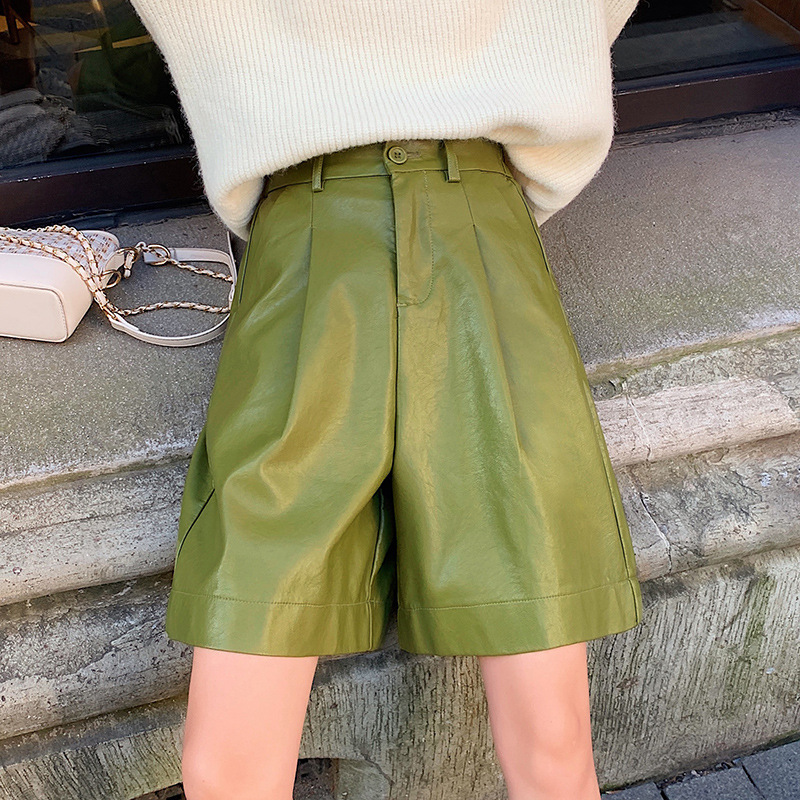 Real shot Internet celebrity fashion leather shorts for women autumn and winter New 2019 outer wear elastic waist loose cropped leather pants fashion