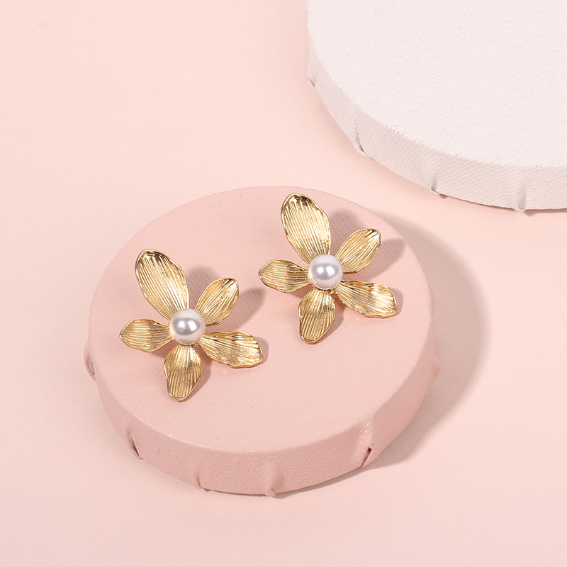20g Weight Earrings Classification Wedding, Travel Occasion Women'S Gender Gold, Silver Color Fashion Flower Pearl Alloy Earrings 3
