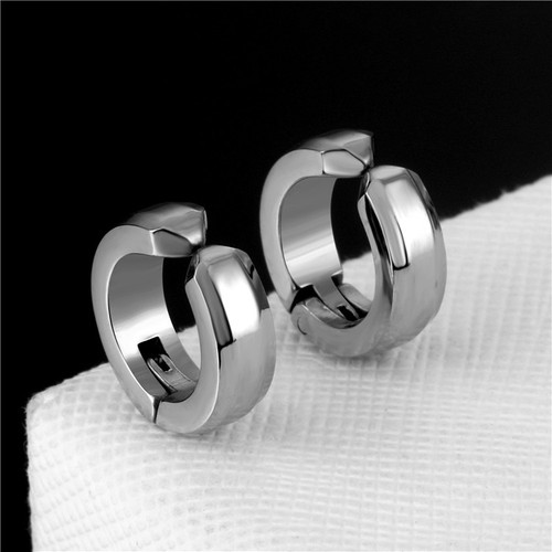 Hip-hop ear clips for men, no-piercing design with a premium feel—titanium steel earrings featuring smooth, curved arcs. Trending  cross-border style!