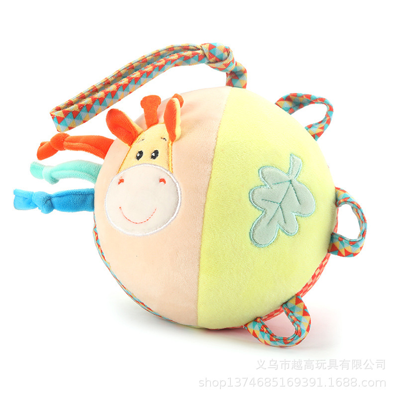 Олень ловит мяч рукой