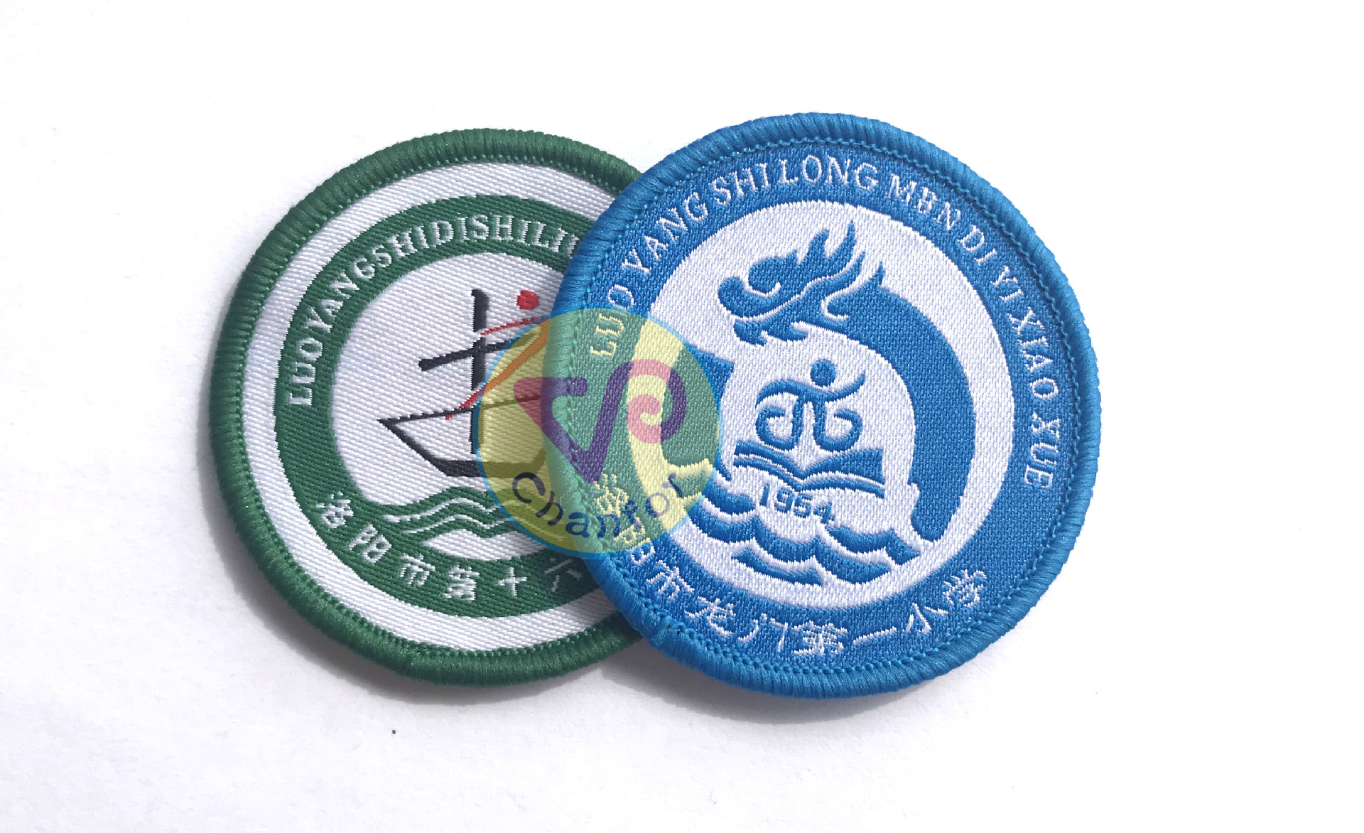 东莞厂家制作商标织唛胸章圆章锁边背熔胶魔术贴校徽织章校标园标-阿里巴巴