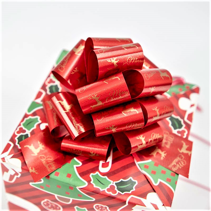 Bola de La Flor de Navidad-ciervos de Navidad sobre fondo rojo