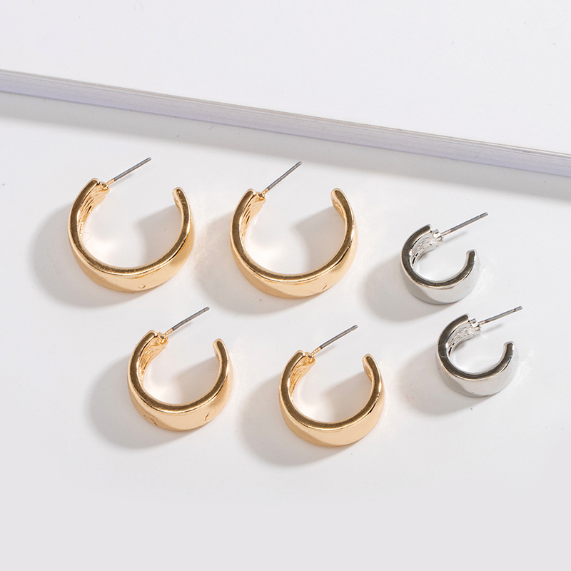 Simple Fashion Metal C-shaped Earrings display picture 3