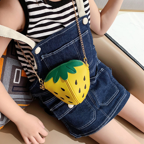 Children's Crossbody Bag Korean Version 2020 Cute Strawberry Toddler Baby Mini Coin Purse Girls Shoulder Accessories Small Bag
