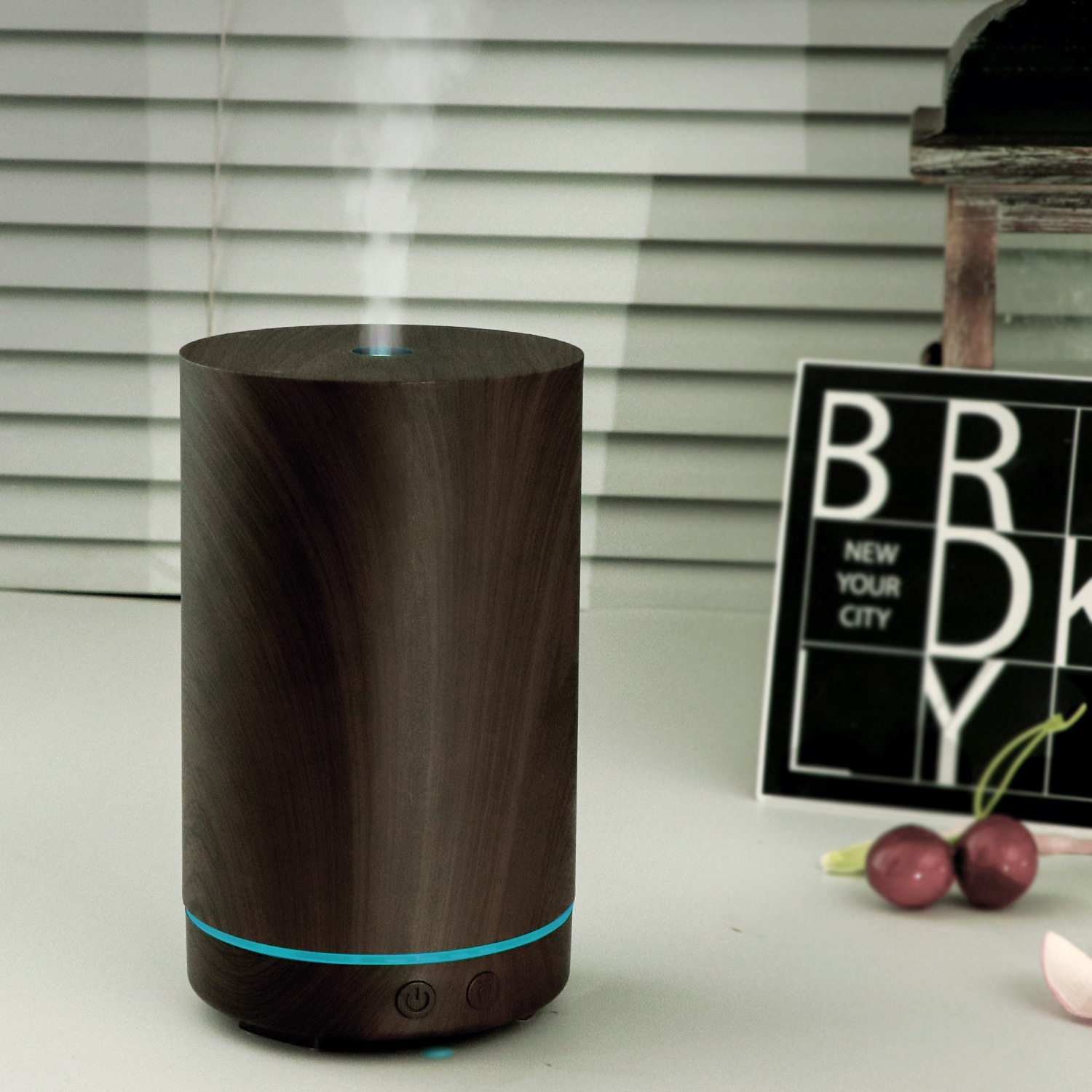 深色木纹圆柱加湿器