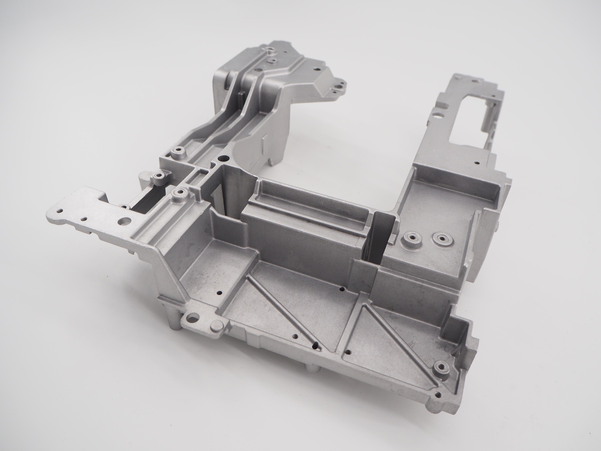 台州泓冠/铝合金压铸/模具设计/CNC中心/图纸/汽摩配件