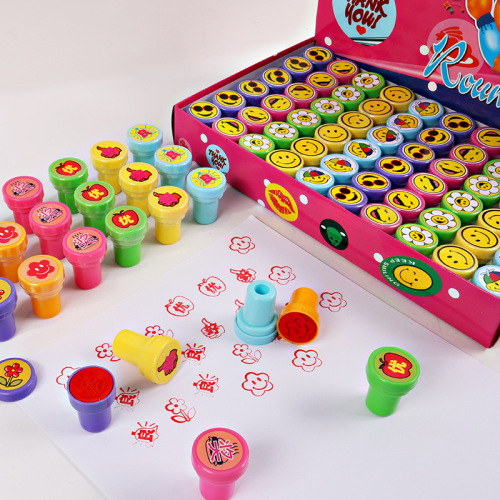 Manufacturers wholesale creative new expression stamps, round pattern rubber stamps, cartoon stamps, student supplies