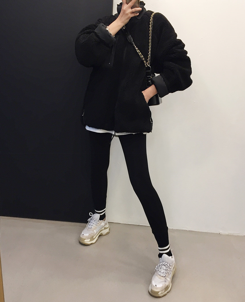 Women's Lamb Wool Coat With Pocket Detail And Stand Collar_voghion.com