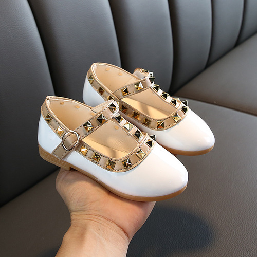 Girls Sandals  Spring and Autumn Korean Version Versatile Rivets Dancing Princess Single Shoes Fashion Velcro Children's Leather Shoes