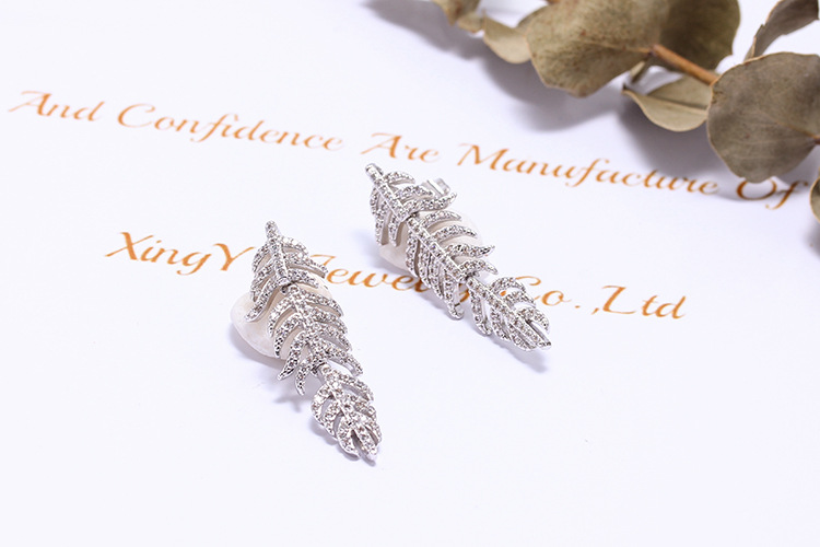 Boucles D&#39;oreilles Feuille Plaquées Or Zircon Mode En Gros display picture 2