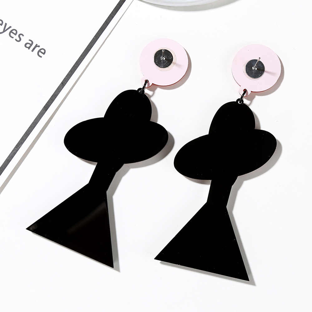 New Retro Woman Wearing Acrylic Earrings Fashion Temperament Earrings display picture 3