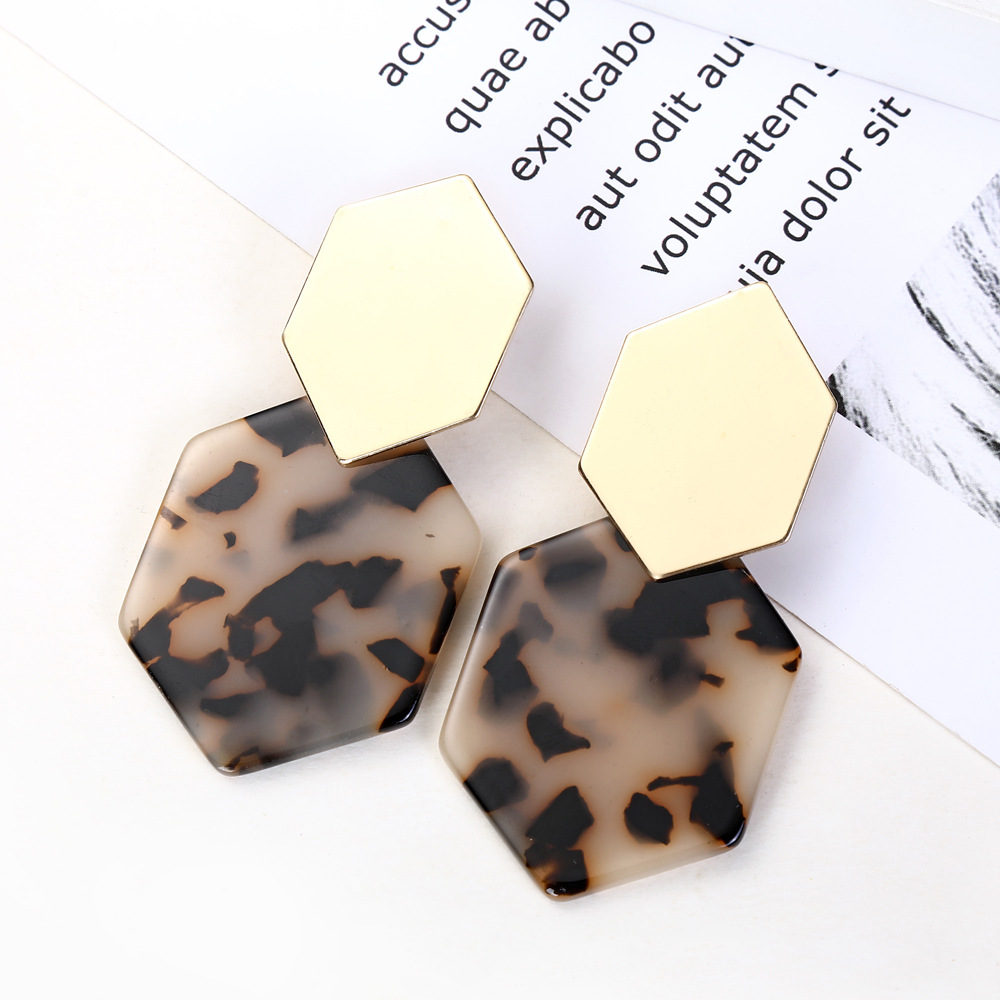 Hot Sale Alloy Hexagonal Diamond Geometric Acrylic Pendant Earrings Wholesale Nihaojewelry display picture 1