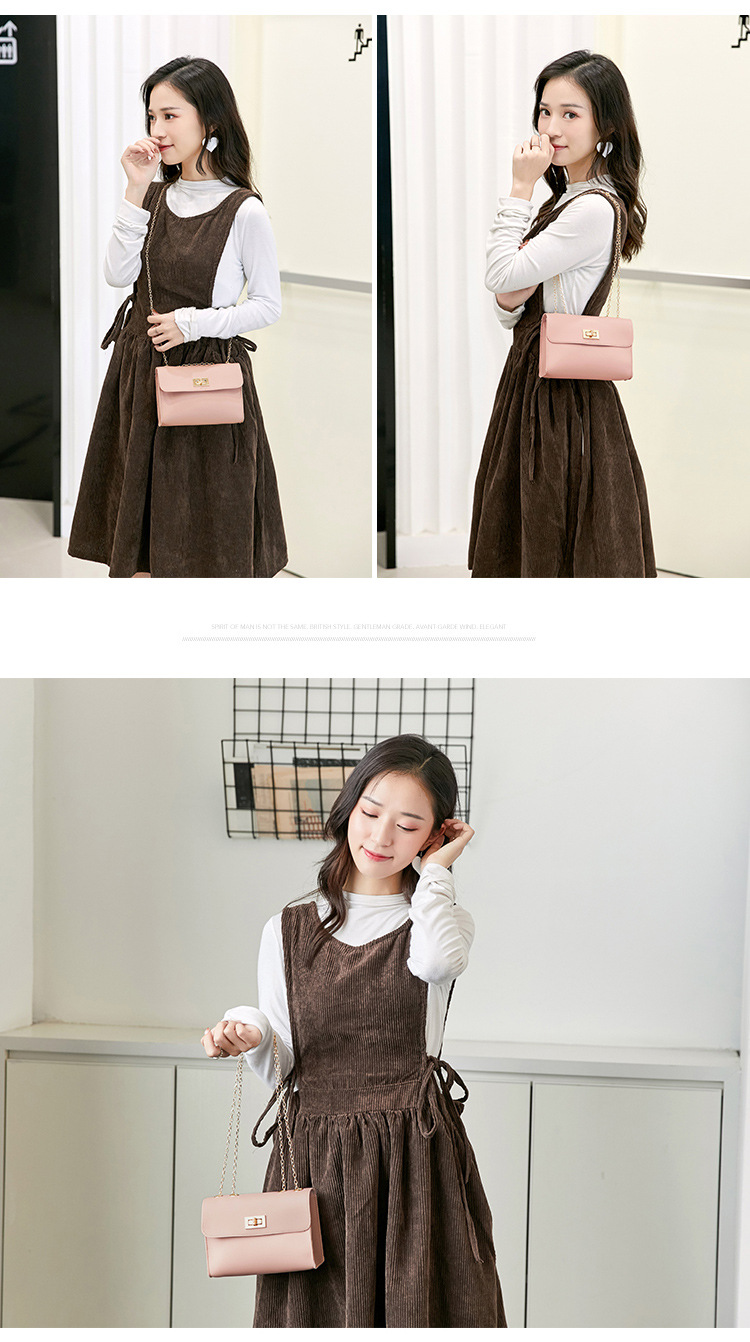 Fashionable Chain Shoulder Bag - Red