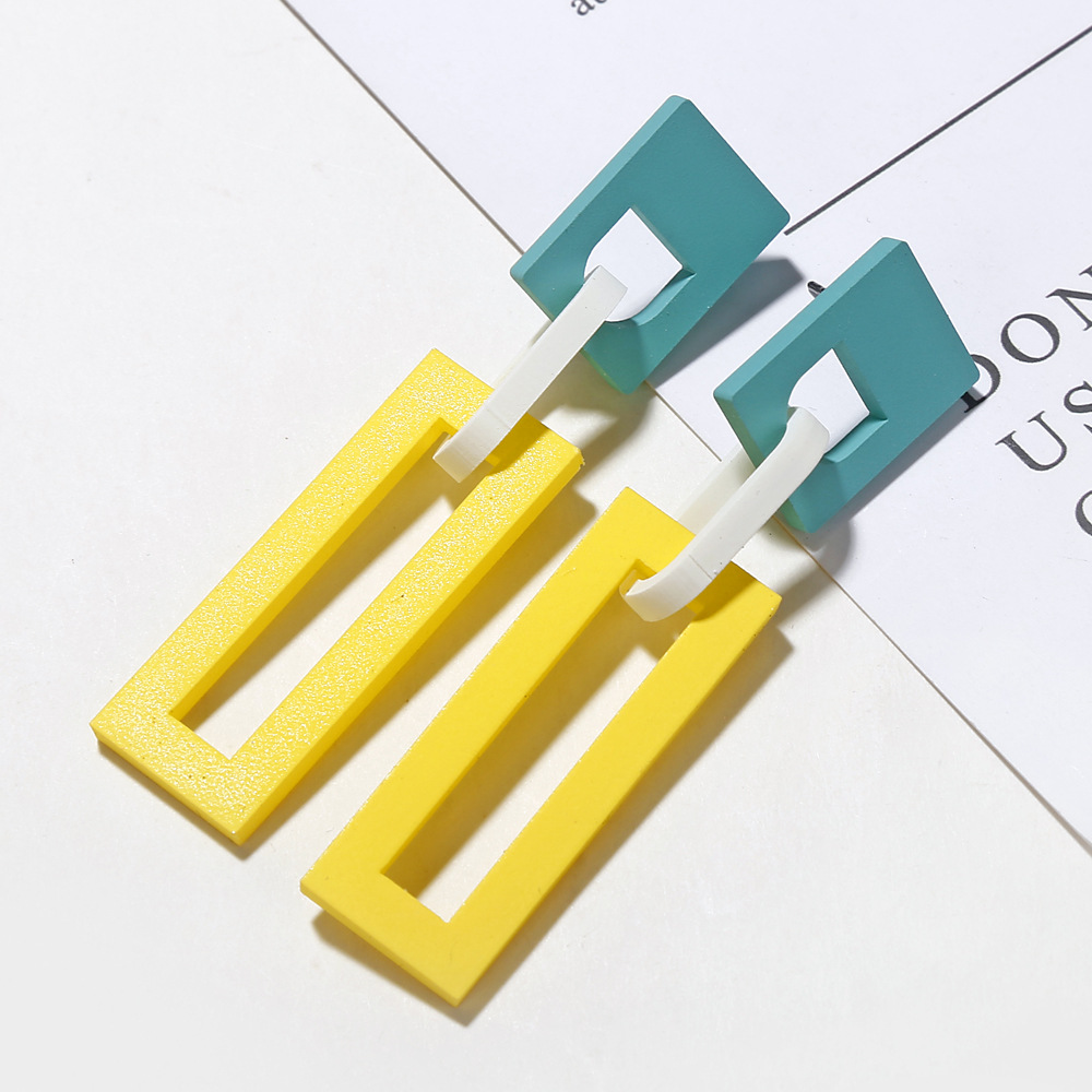 Korea Acrylic Fashion Geometric Square Pendant Contrasting Color Chain Long Earrings Wholesale Nihaojewelry display picture 2