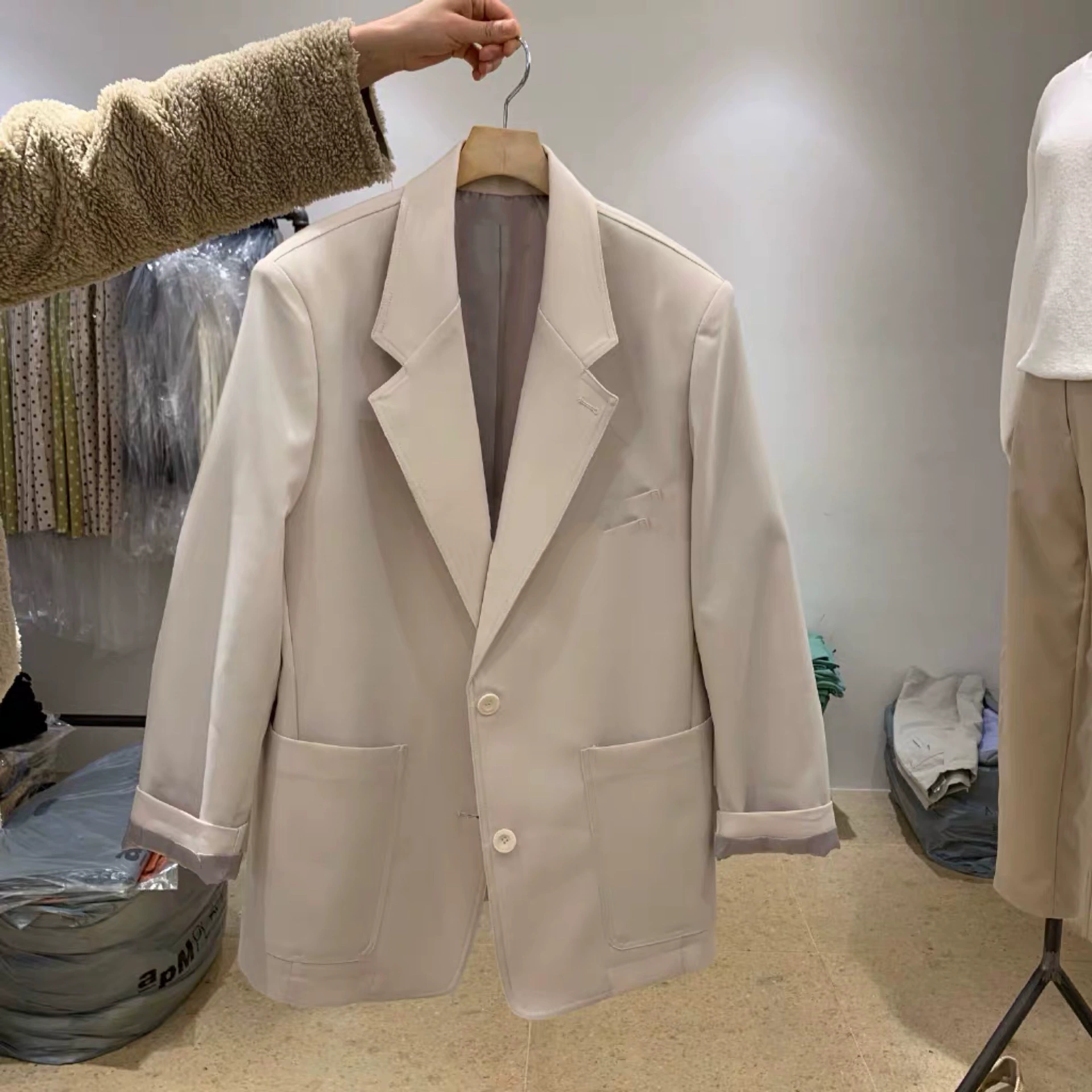 Любовь HUA несчастна ~ этот выпуск молочно-белого костюма B!