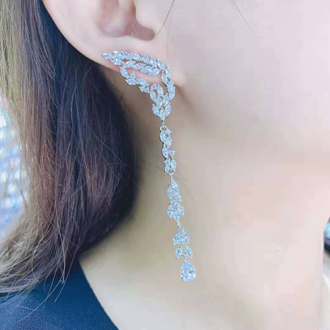Серьги, модные изящные из циркония, микроинкрустация, яркий запоминающийся стиль
