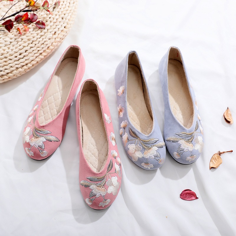 New summer embroidered shoes women's cloth shoes antiques Hanfu shoes children dance shoes soft bottom non-slip wear round head flat shoes