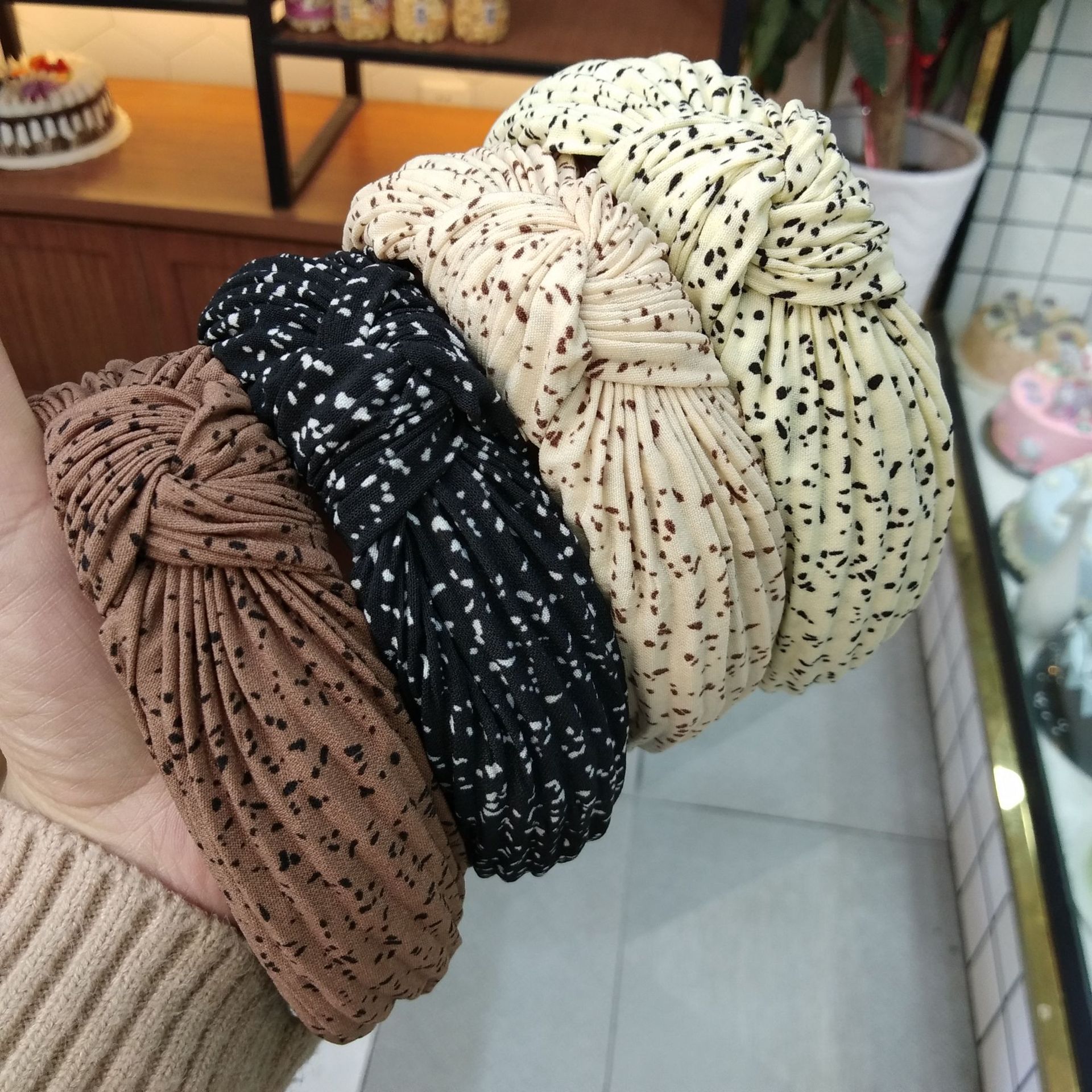 Fashion  New Korean Simple  Crumpled Knotted Hair Hoop Style Pleated Headband Wholesale Nihaojewelry display picture 1