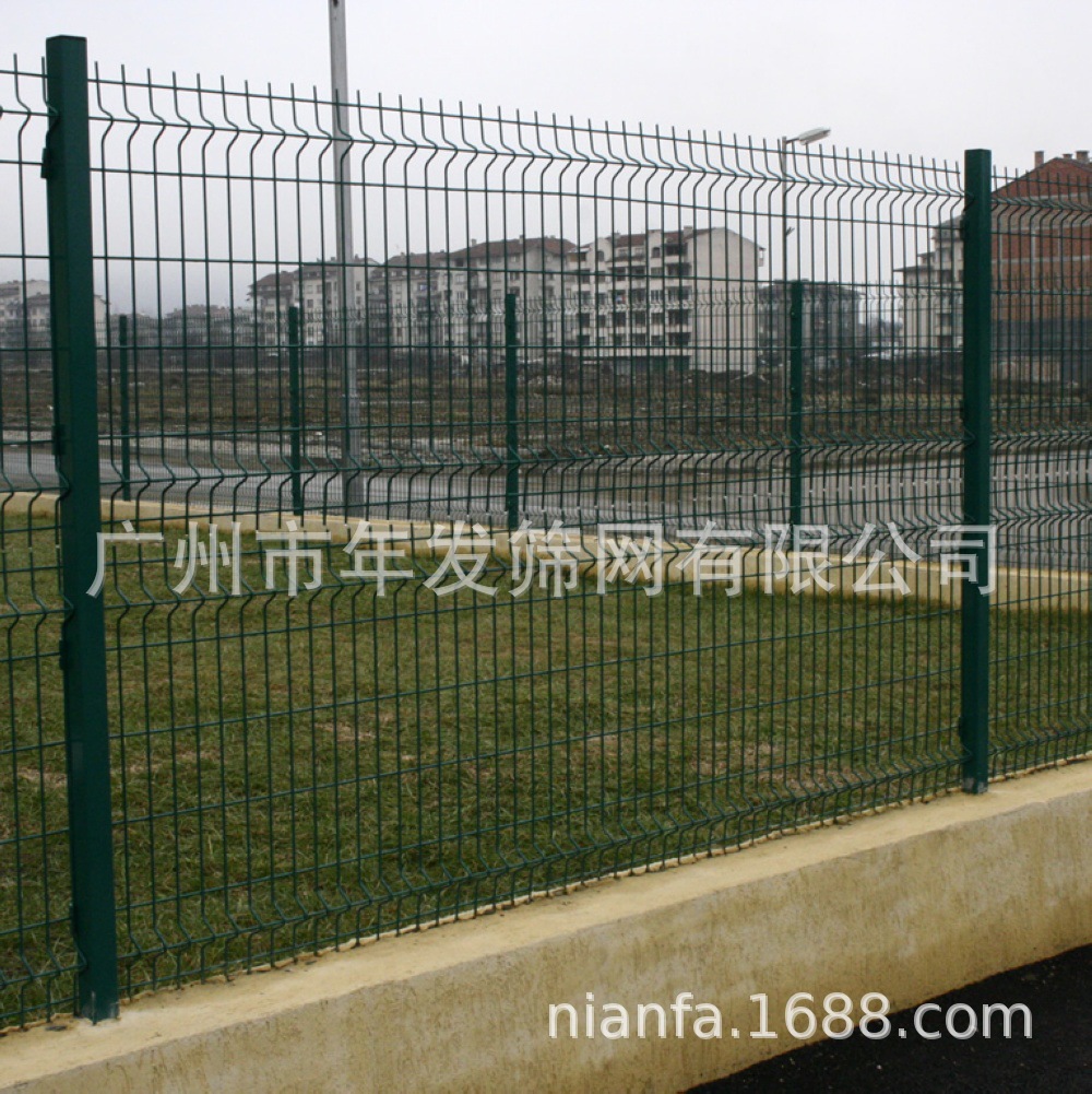 三角折弯护栏网现货批发 1.8米高小区围栏网 桃型柱护栏