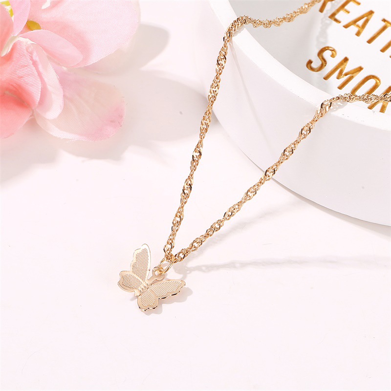 Fashion Geometric Butterfly Pendent Twist Chain Copper Necklace Female display picture 2