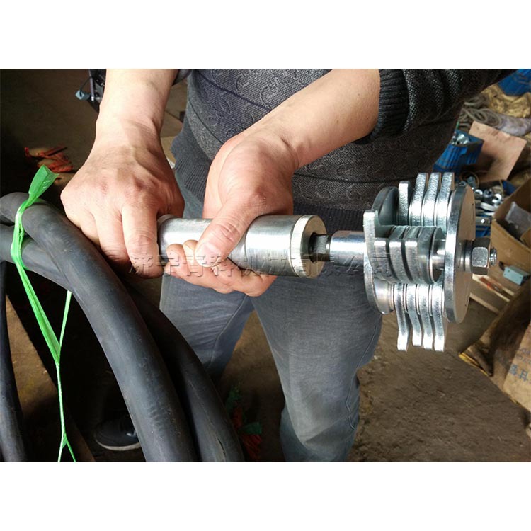 钢管工件打磨翻新机  异形钢材除锈设备  电动阀管道内壁清锈工具