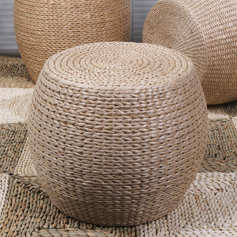 Hand-woven rattan seat with a simple, sturdy, and durable design, featuring an internal frame for support. Customizable rattan stool.