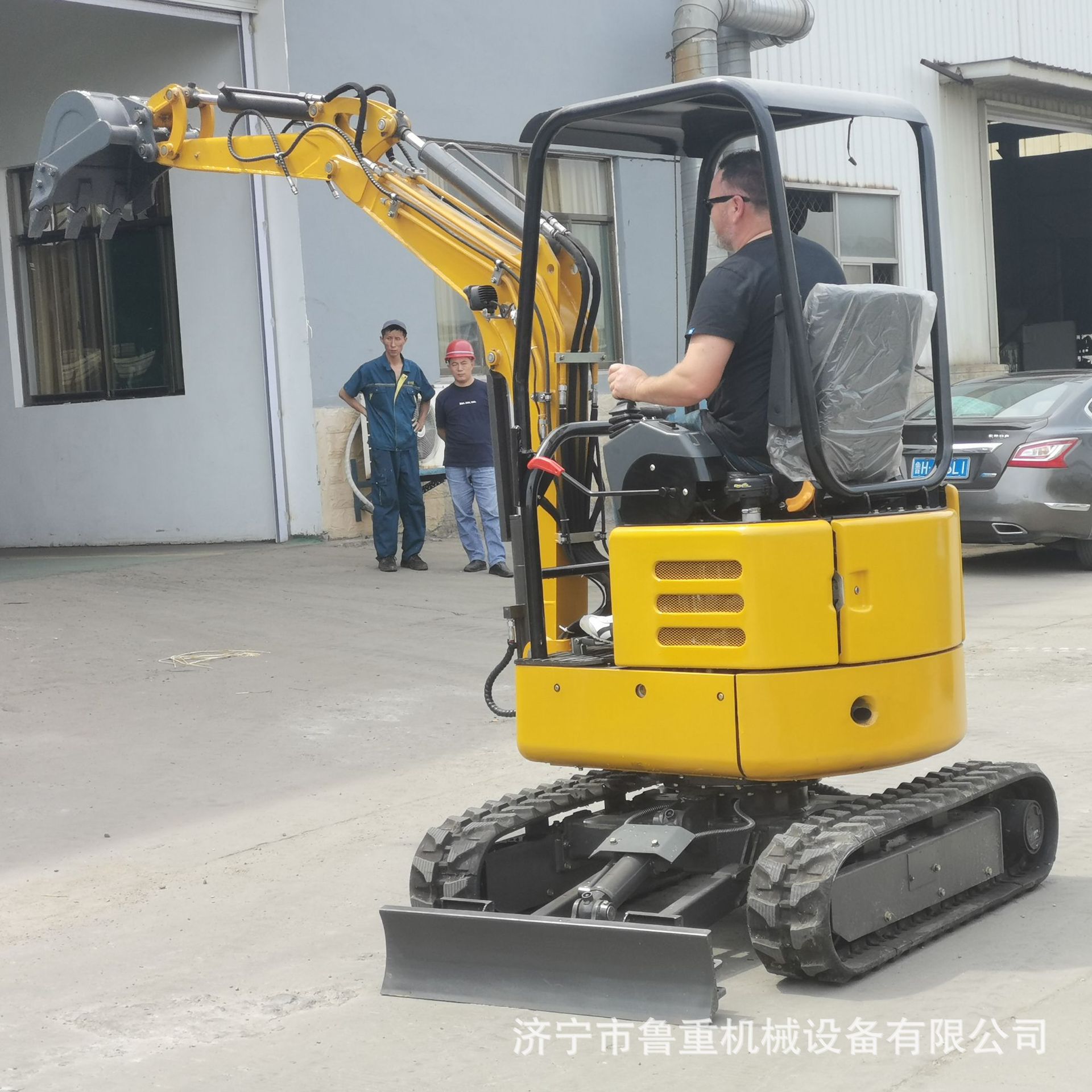 小型挖掘机 轮式挖掘机 抓木机 履带式挖掘机