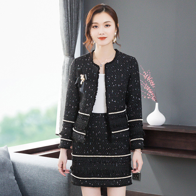 Autumn and winter women’s new Beaded bow coat + tweed tassel skirt elegant suit