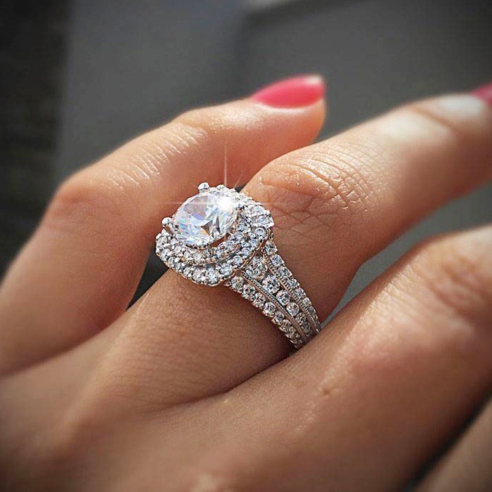 Square ring with stone with zircon