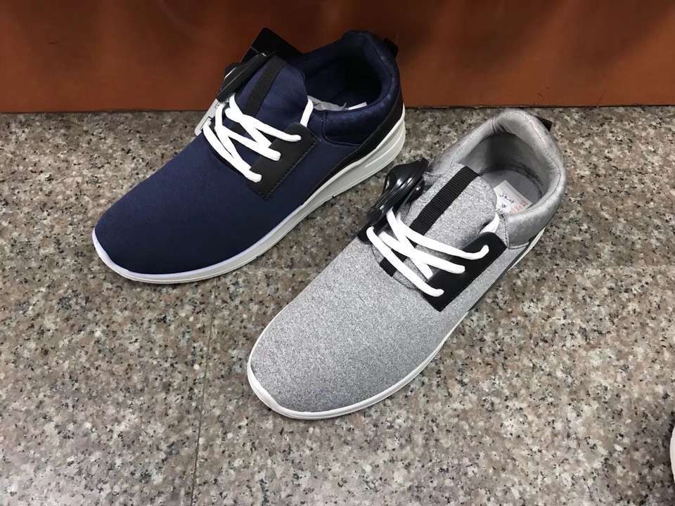 High quality breathable casual sneakers...