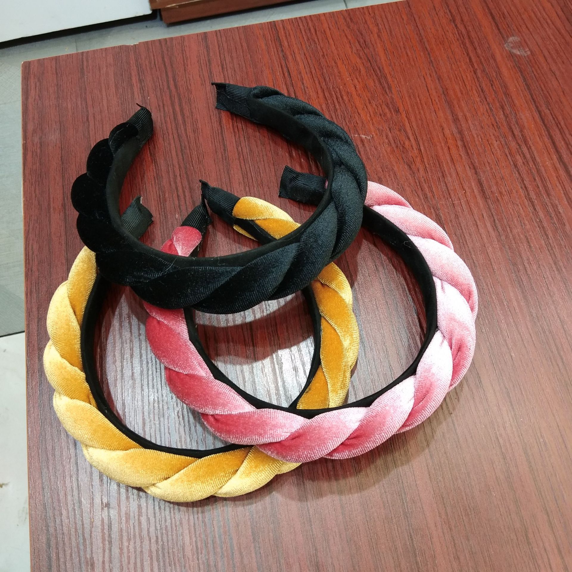 Hot-selling Fashion Gold Velvet Sponge Braid Hand-woven Fabric Headband For Women display picture 4