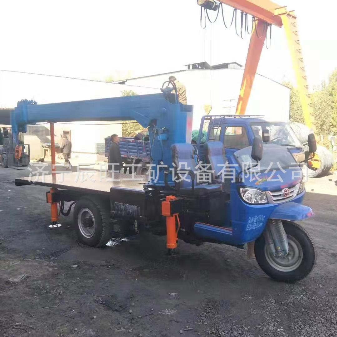 五征底盘三轮小型吊车 5吨随车吊 中小型平板吊车 三轮随车吊