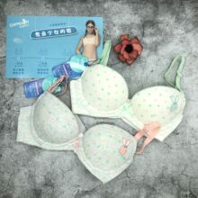 ������������Ȧ��Ů���ط����ڸ��д�ѧ����ɫ���´��ޱ�ģ��С��
