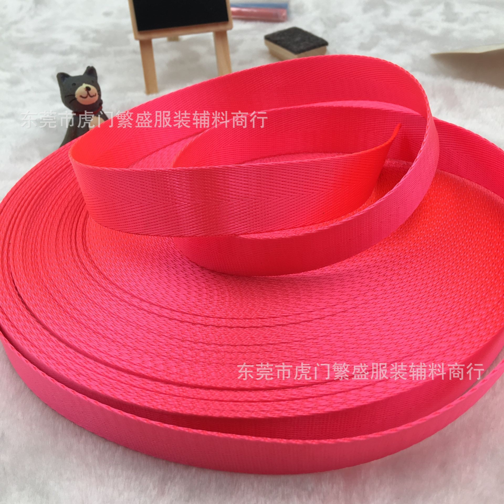 Fluorescent Rose Red * 2cm herringbone thickness 1.1mm