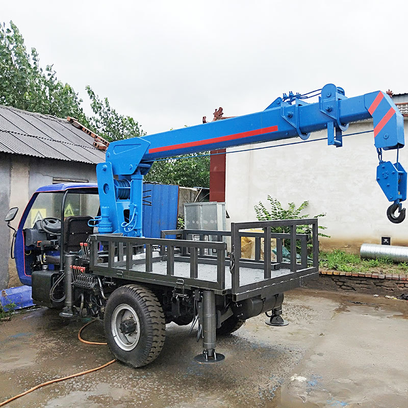 厂家供应三轮车随车吊 2吨/3吨/5吨小型随车吊车 贵州三马自备吊