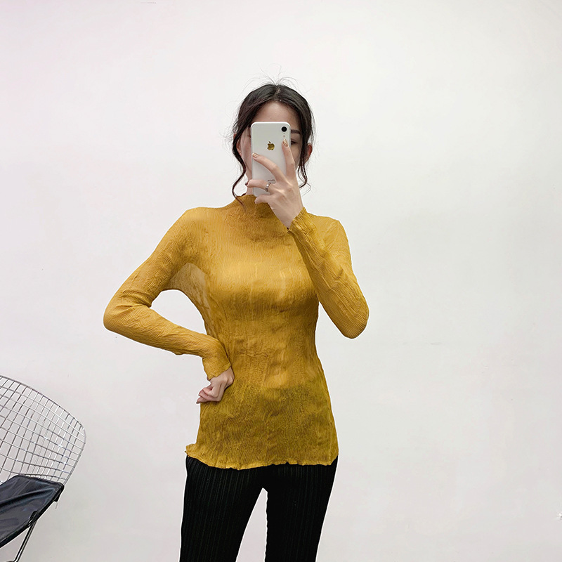 흙 같은 노란색
