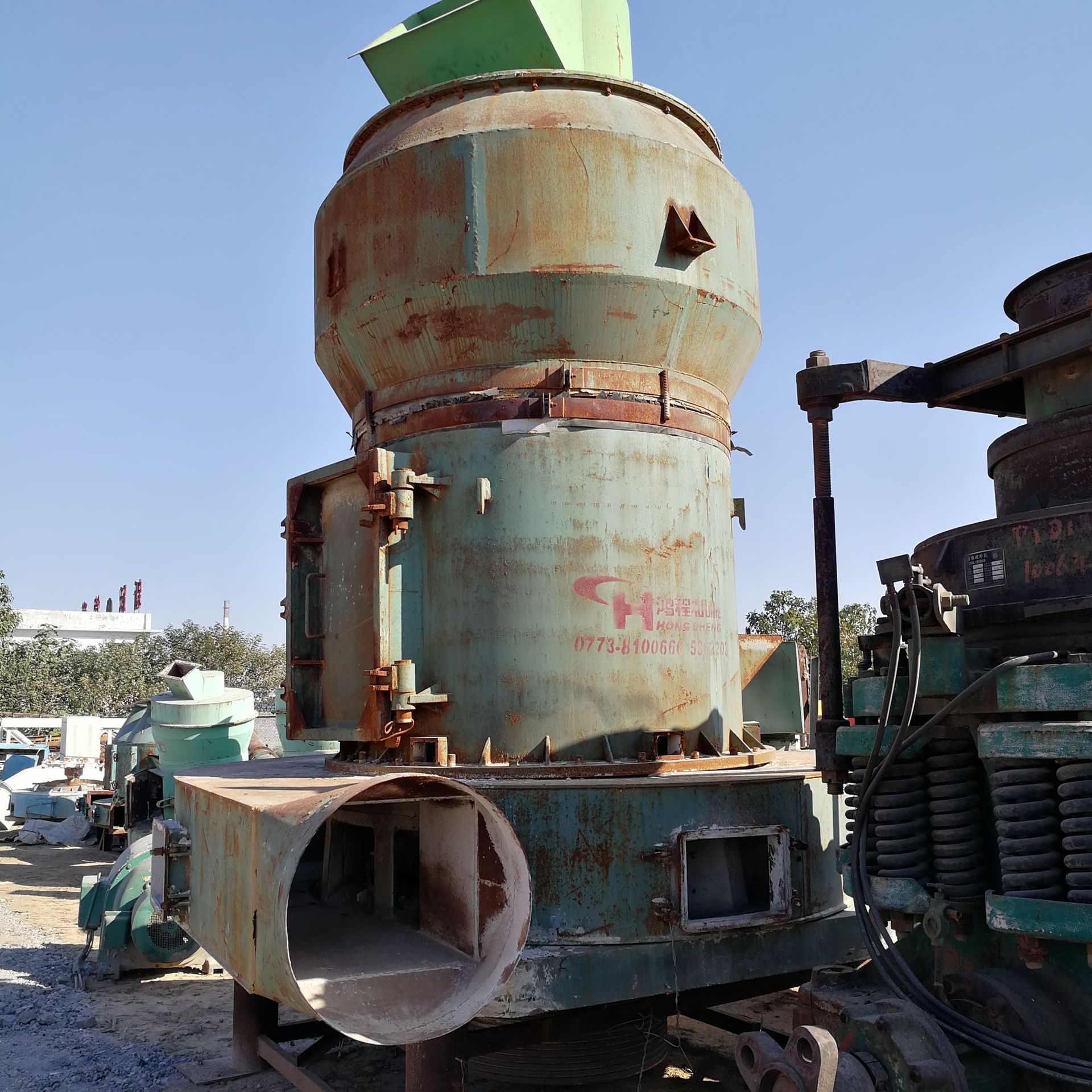 低价二手9成新雷蒙磨 水泥厂二手桂林鸿程130磨粉机 中