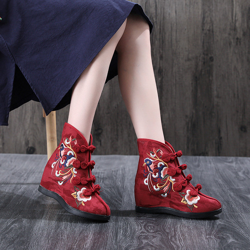 Embroidered boots embroidered shoes dancing women boots high heel women shoes in slope heel national shoes and Han Dynasty shoes