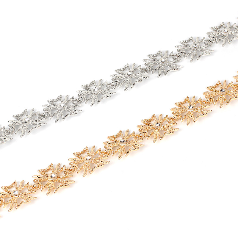 21g Weight Necklace Classification Women'S Gender Gold, Silver Color Fashion Diamond Cross Necklace Wholesale 6