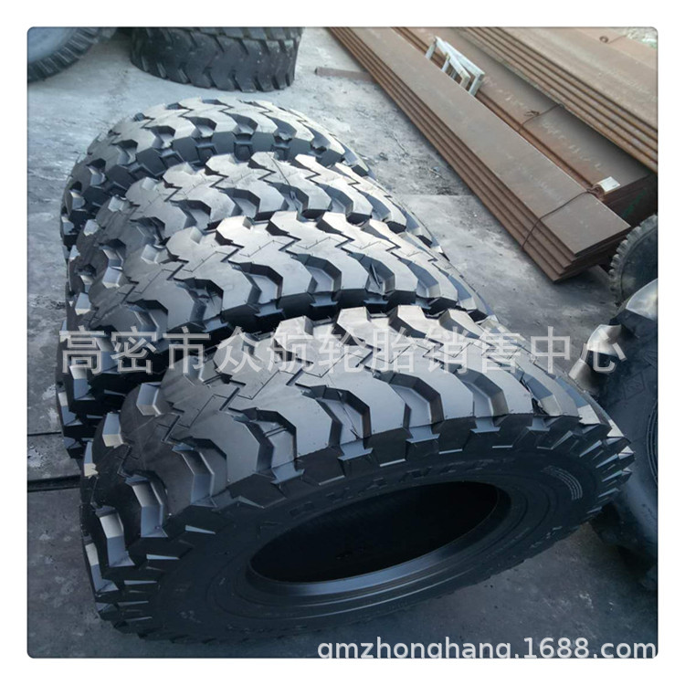 现货供应10R16.5滑移装载机轮胎12R16.5可配轮辋15-19.5轮胎