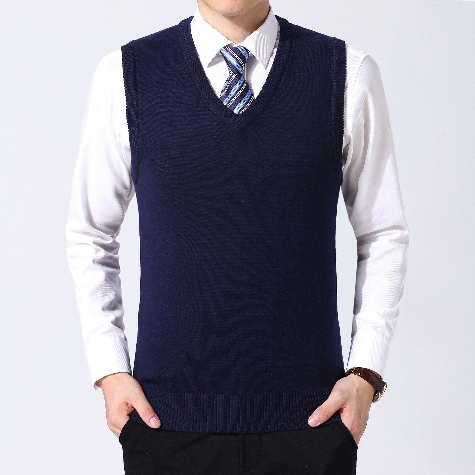 Nuevos hombres con cuello en V suéter chaleco de lana Chaleco de los hombres engrosada negocio casual sin mangas suéter de una sola pieza de entrega