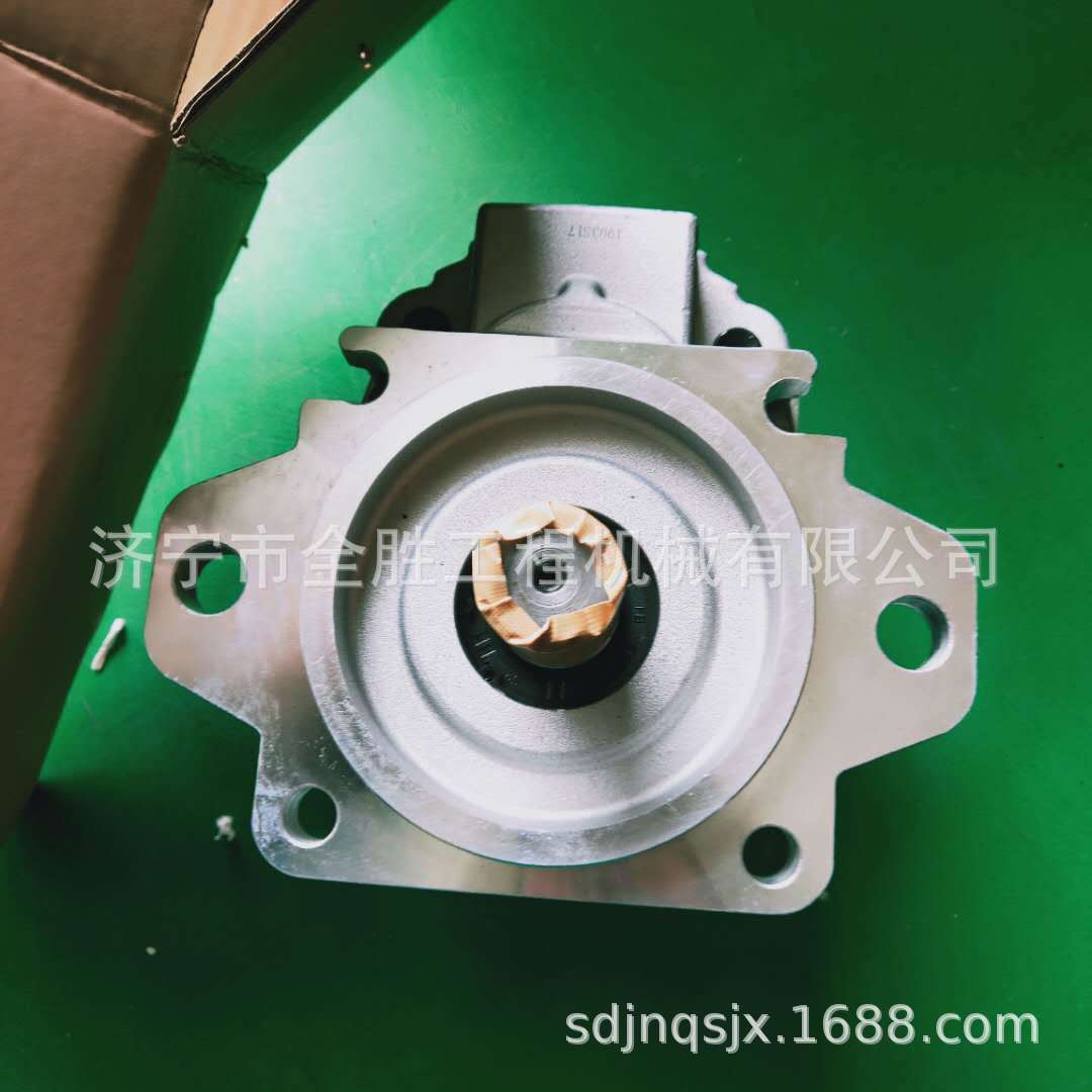 D65E推土机手油泵DK105237-1541履带板D65E张紧油缸总成工程车