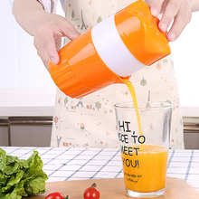 迷你婴儿榨汁杯榨汁机 手动榨橙器压柠檬榨汁器新品多功能压汁器