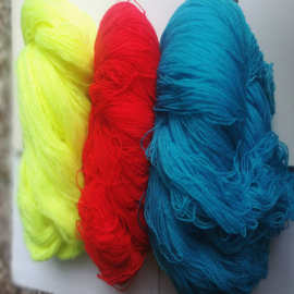 开司米腈纶线细绣花线腈纶手工艺品膨体纱仿羊绒毛线针织戳花线