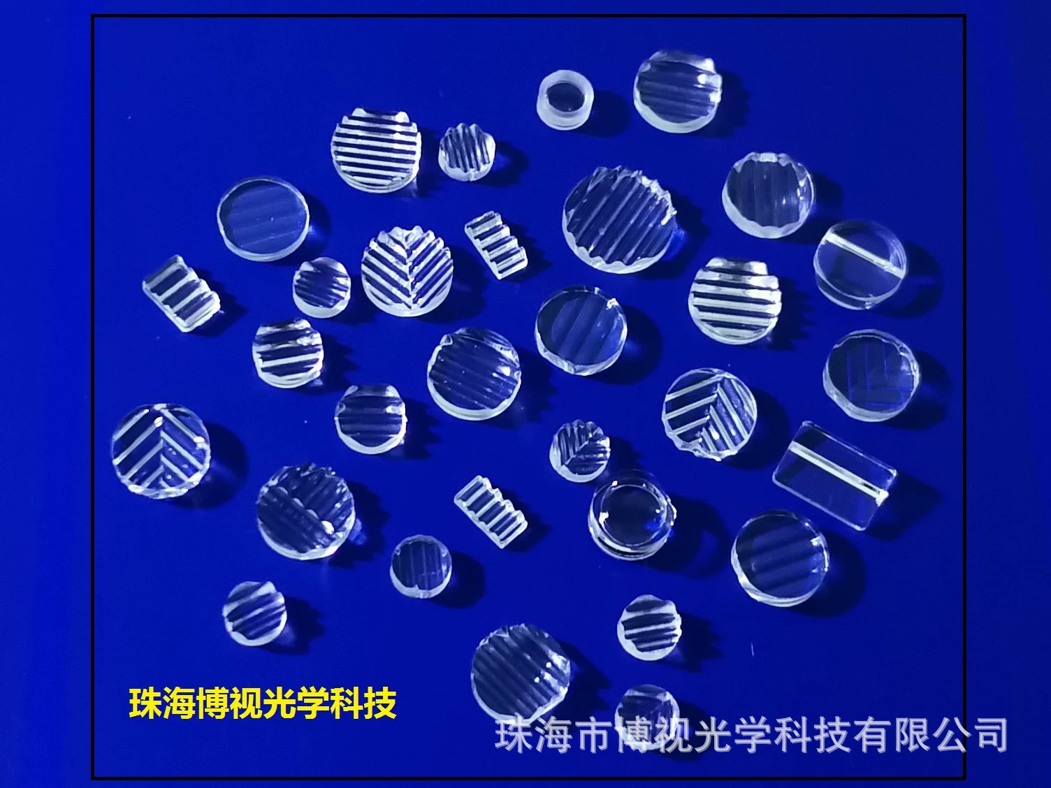 [Производитель производства] Оптические линзы из смолы для различных спецификаций лазерных продуктов красного света в различных спецификациях.