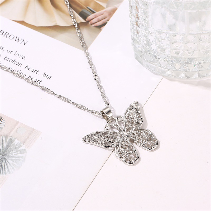 New Hollow Double Metal Butterfly Pendant Alloy Women's Sweater Chain display picture 3