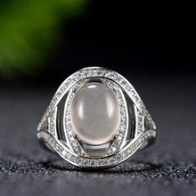 �½���z��ʯ���ڽ�ָ��Ȼʯ�r��