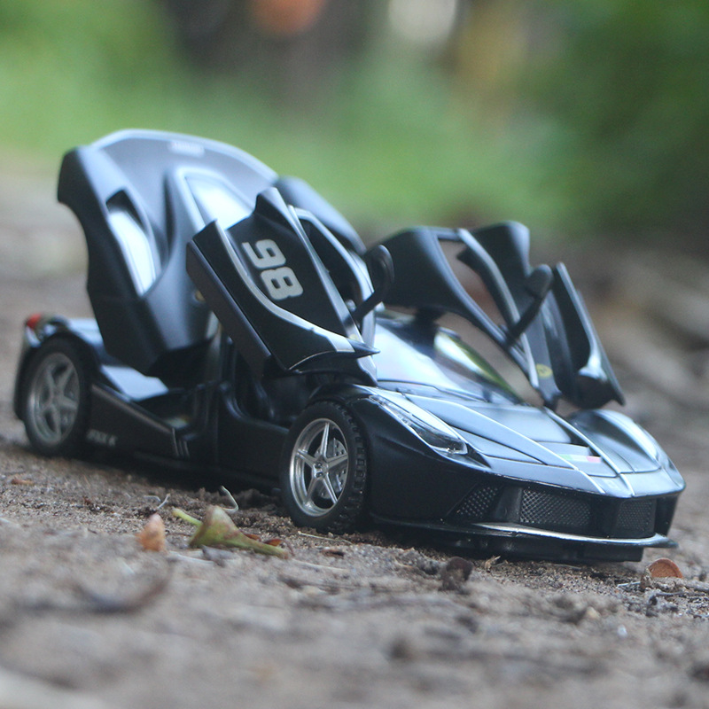 Jiaye rojo FX versión de pista modelo de coche de aleación Tire hacia atrás sonido y luz coche de juguete puerta coche deportivo 32164 en caja