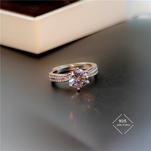 925 silver micro-set diamond six-claw starlight queen carat ring for women Japanese and Korean temperament simulation live diamond ring silver jewelry
